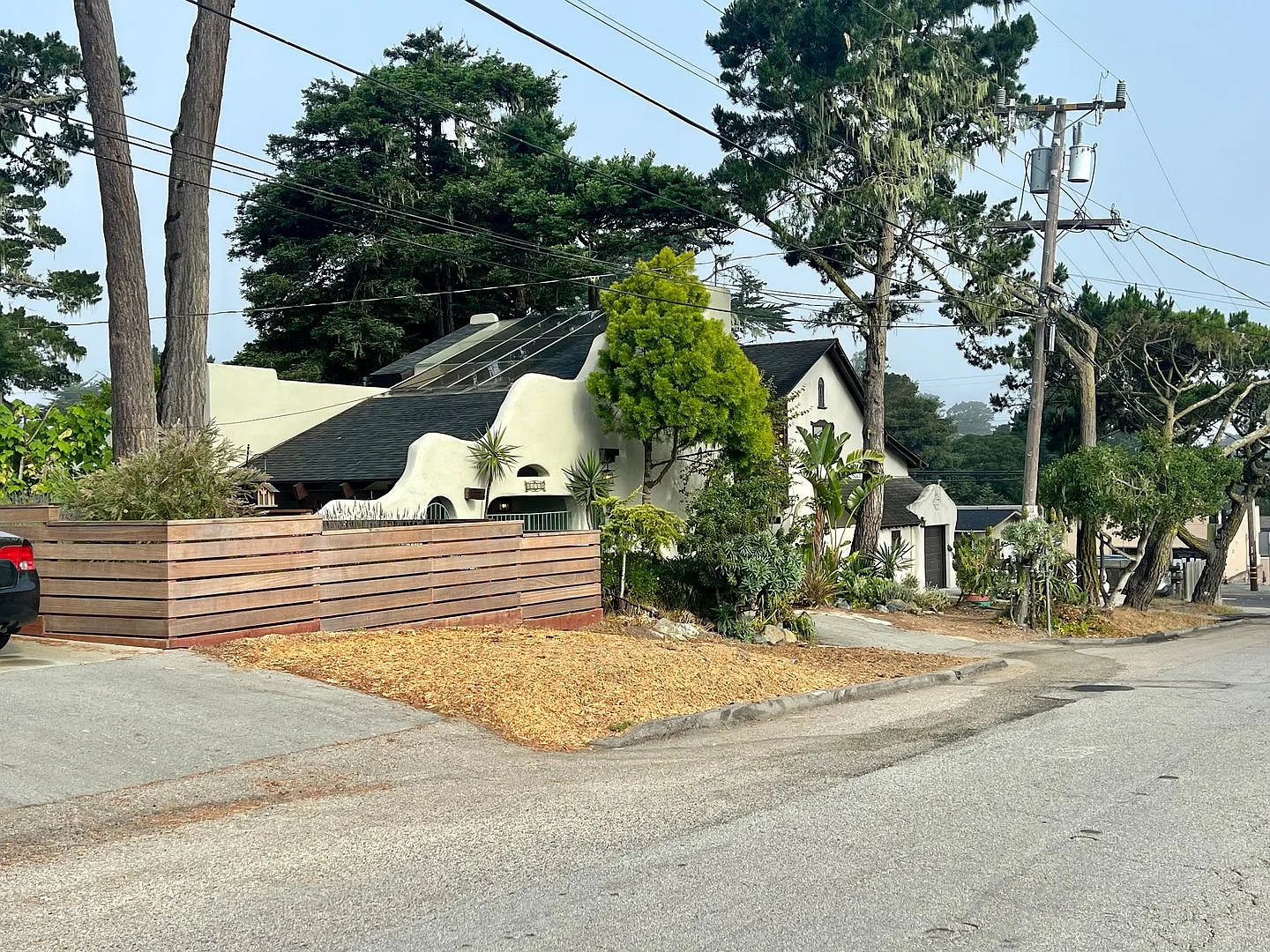 October 01, 2026 is a lovely 3 bedroom 2 bathroom Monterey home. — Photo 3