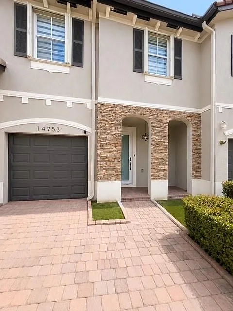 3 bed, 2.5 bath, 1816 sqft, $3,600 — Photo 2