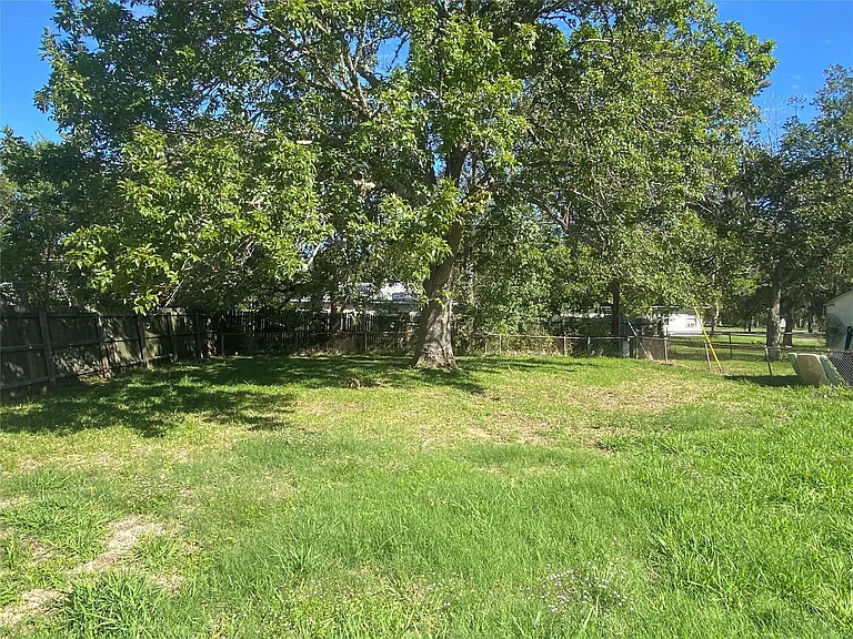 243 Acacia St — Photo 10