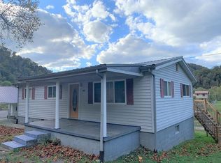 592 Rocky Rd, Pikeville, KY 41501