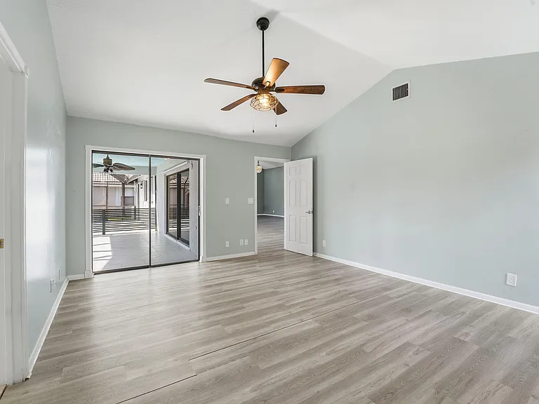 9284 Laurel Green Dr — Photo 28
