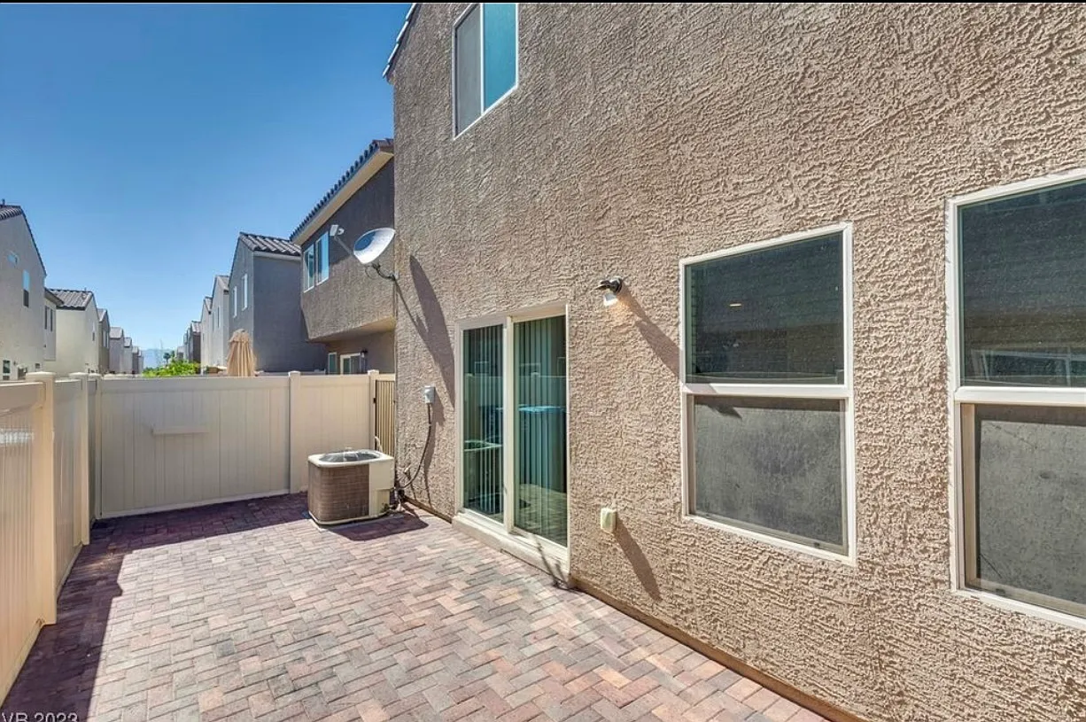 4 bed, 2.5 bath, $2,200 — Photo 3