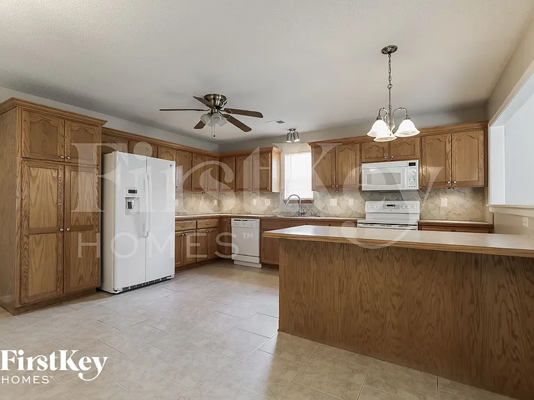 724 Bristol Dr — Photo 9
