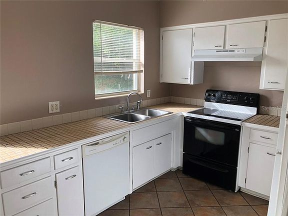 4th image of 611 Westover St