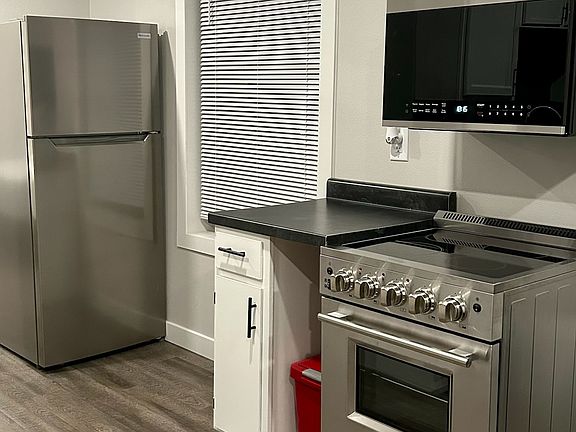 3rd image of 204 4th Ave #205