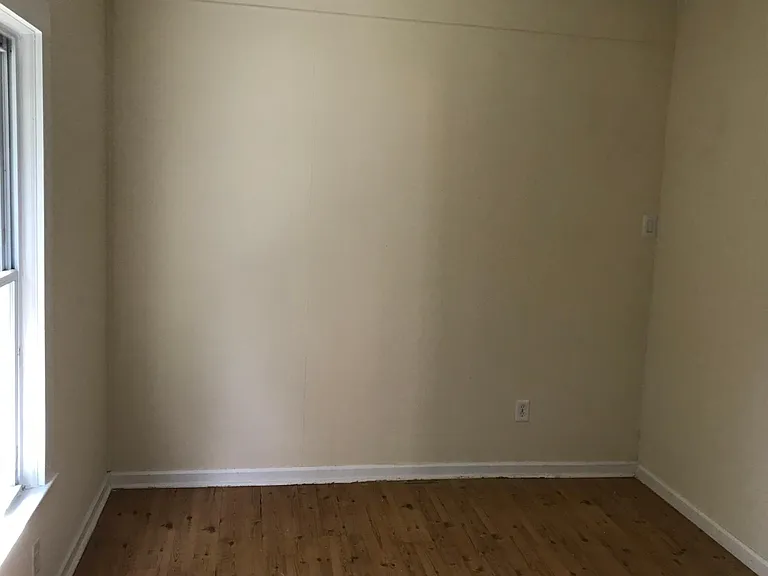 921 Lincoln St — Photo 6