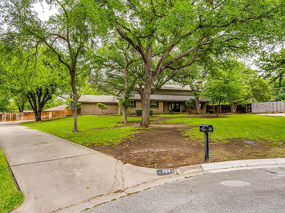 3rd image of 104 Wildwood Ct