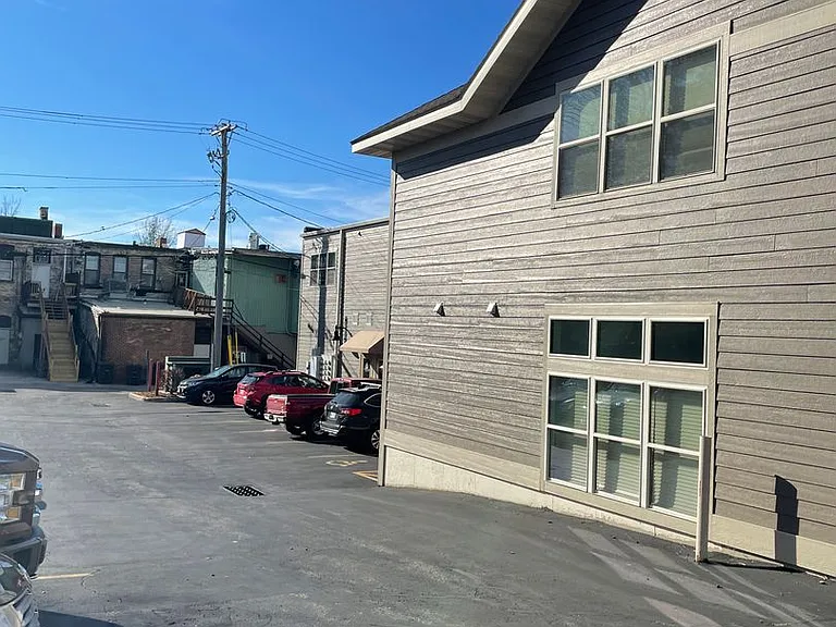 117 E Washington St — Photo 16