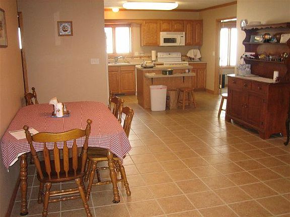 4th image of 2502 Pembrooke Dr
