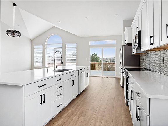 4th image of 19148 E Berry Dr