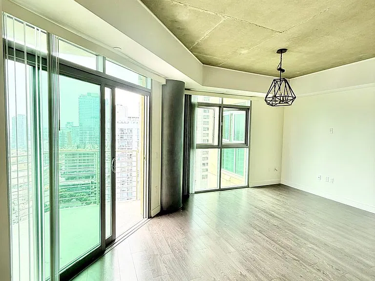 801 Ash St #1603 — Photo 8