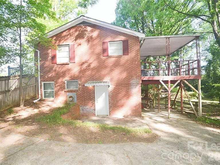 2143 Finchley Dr — Photo 8