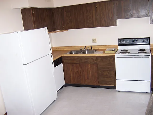 2582-88 Sandbury - 2588 — Photo 3