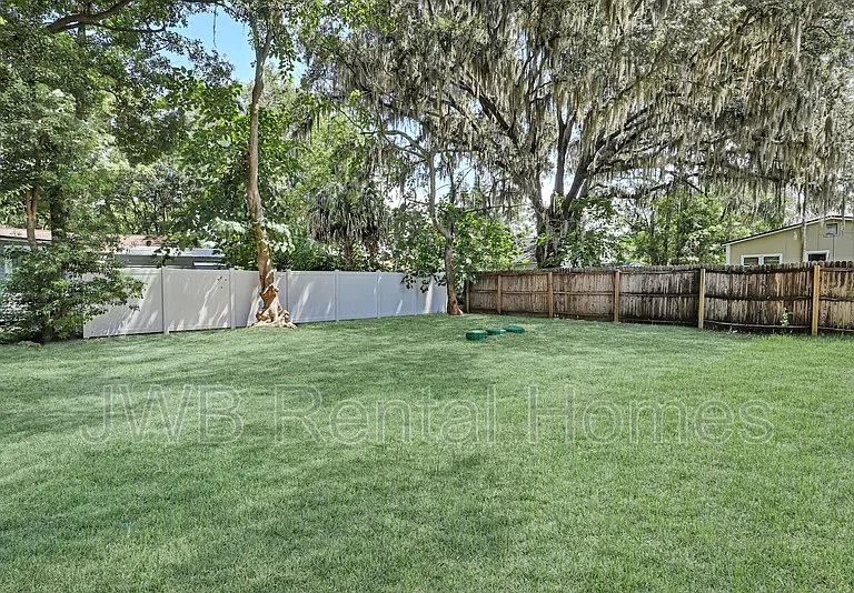 2047 Prospect St — Photo 13