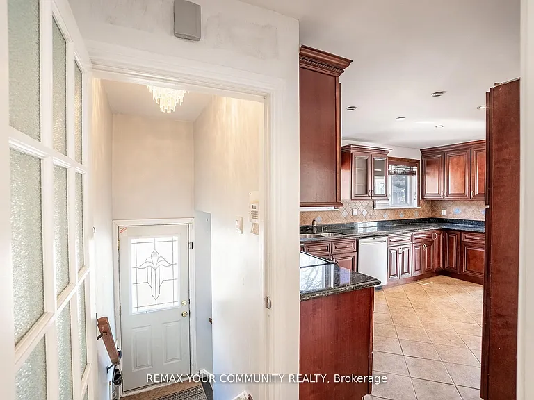32 Marbury Cres — Photo 9