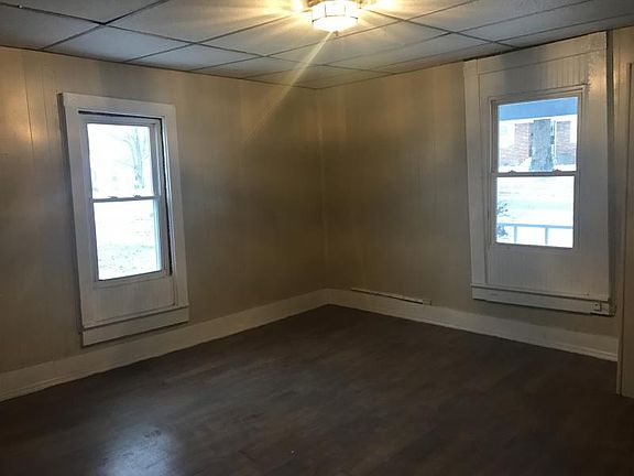 2nd image of 418 W Brown St