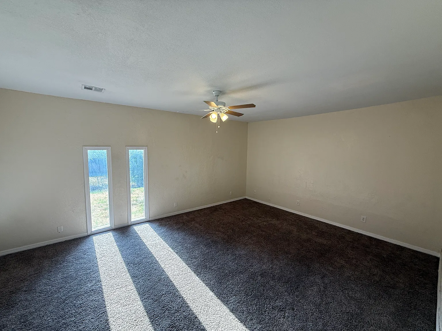 3 bed, 1.5 bath, 1440 sqft, $1,100 — Photo 4