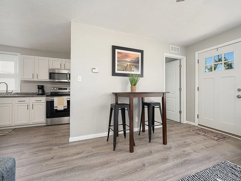 1310 Katherine St — Photo 4