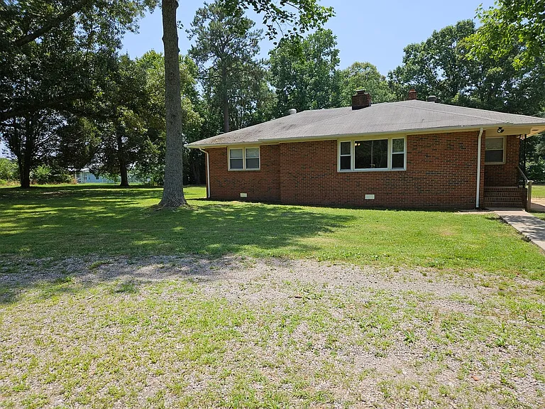 2477 Meadow Rd — Photo 2