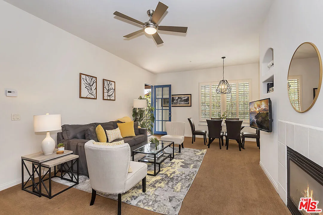 2 bed, 2.0 bath, 1307 sqft, $3,000 — Photo 4