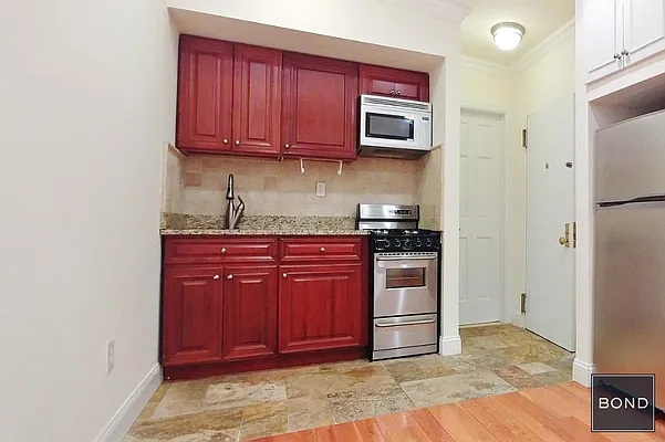 Rented by Bond New York | media 9