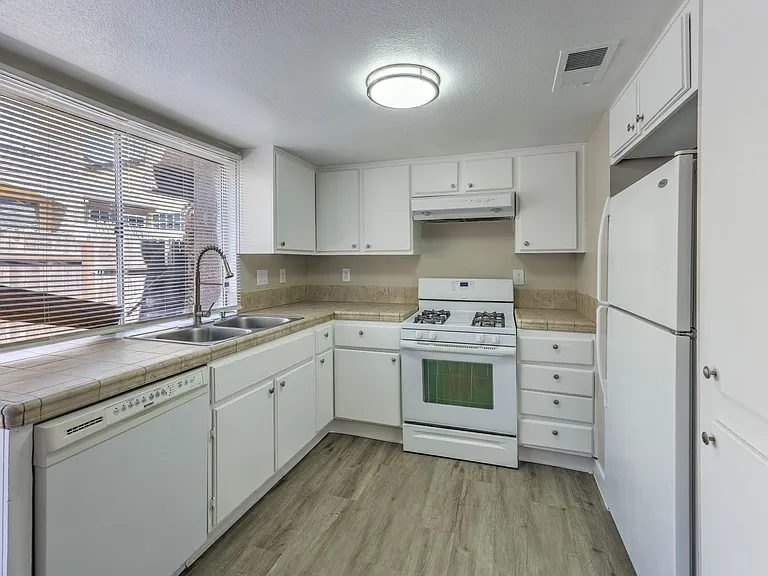 1481 Living Desert Dr #B — Photo 9