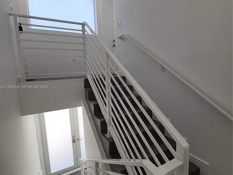 825 Michigan Ave #7 — Photo 3
