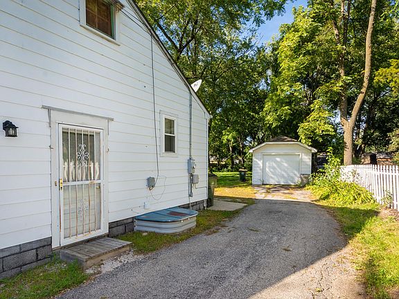2nd image of 419 Harden St
