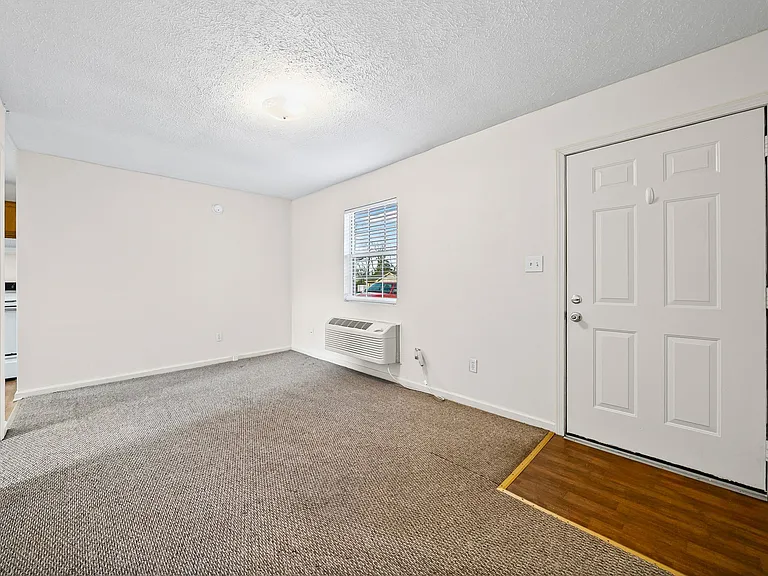 2604 Kenwood Dr — Photo 4