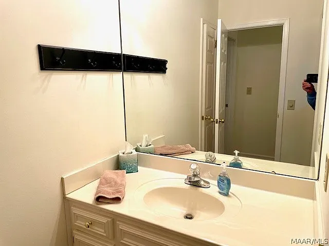 8136 Greyfield Dr — Photo 16