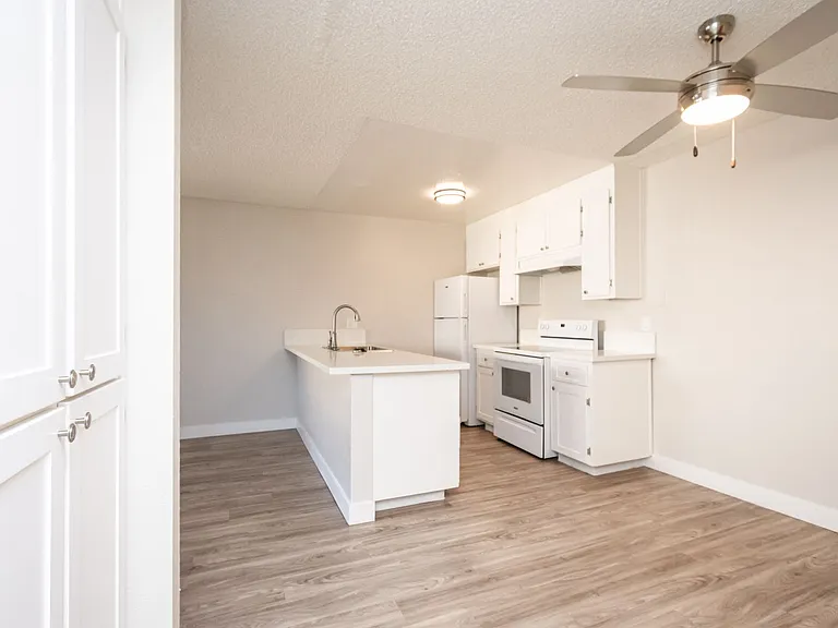 The Elms Apartments at 28th St — Photo 33