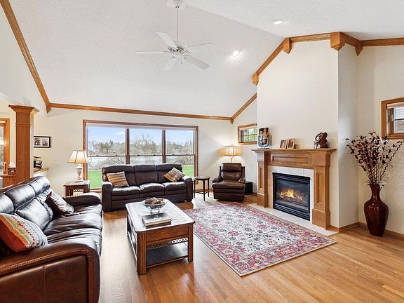 3rd image of 9777 Wedgewood Cir