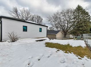 7708 Benton Dr, Urbandale, IA 50322