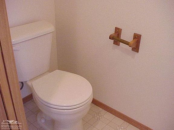 5th image of 5427 Rainier Dr E #B