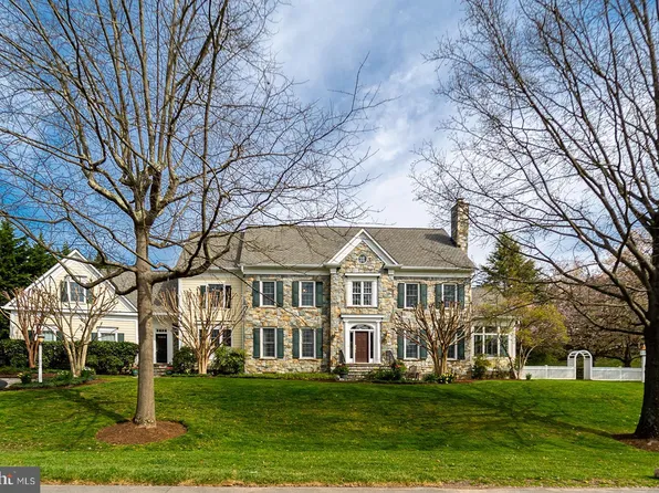9824 Carmelita Dr, Rockville, MD 20854