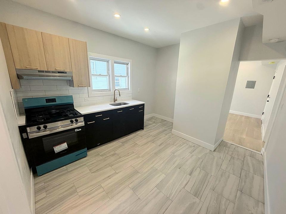 1st image of 575 13th Ave Floor 2