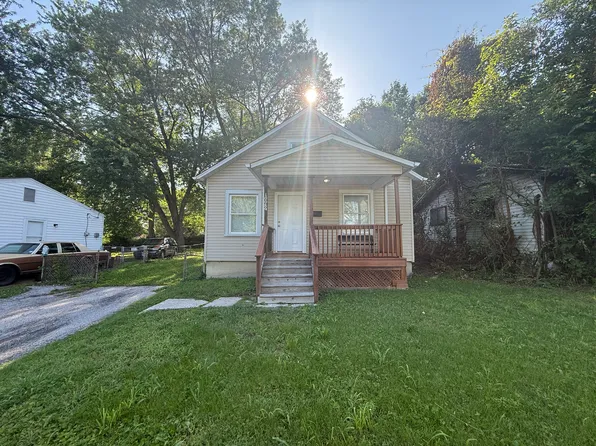 10089 Royal Dr, Saint Louis, MO 63136