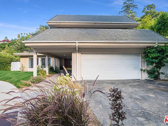 3rd image of 9708 Blantyre Dr