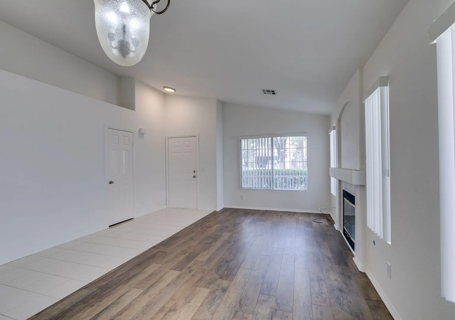 Gorgeous Single Story Home With Tons Of Upgrades* — Photo 4