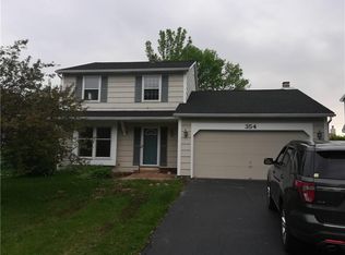 354 Pebbleview Dr, Rochester, NY 14612