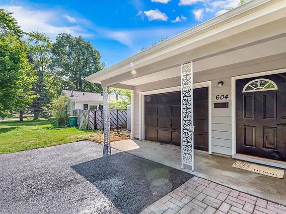 3rd image of 604 Harmony Dr