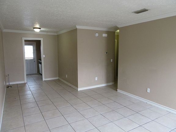 3rd image of 1006 W 19th Ct APT D