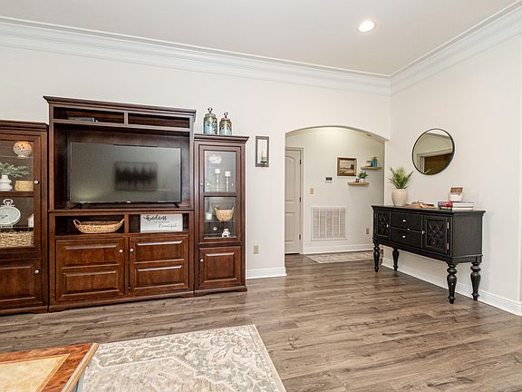 3rd image of 171 Waverly Cir