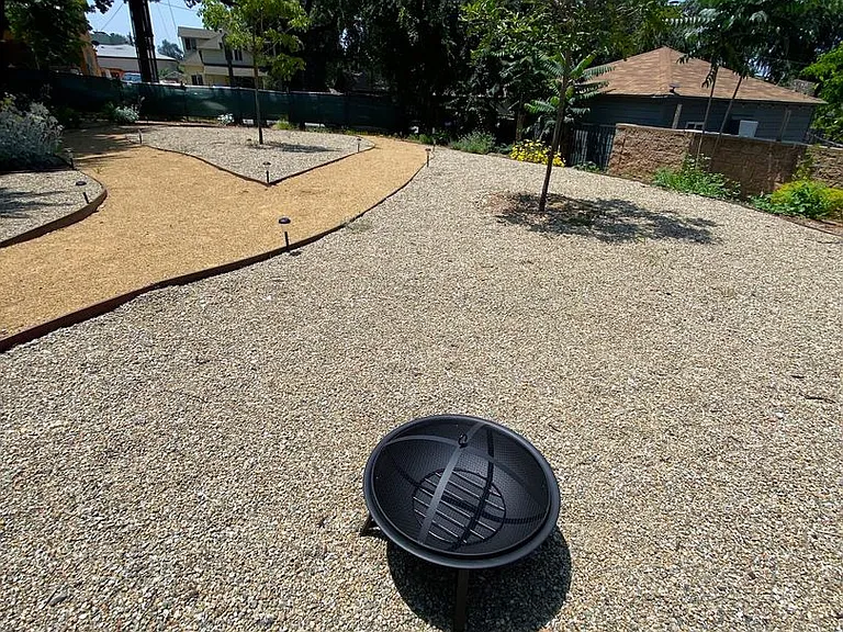 1577 N Fair Oaks Ave — Photo 14