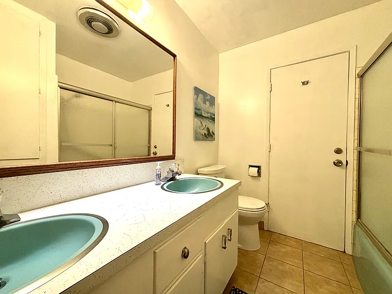 211 Earl Ct — Photo 12