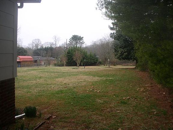 4th image of 1917 Leah Dr