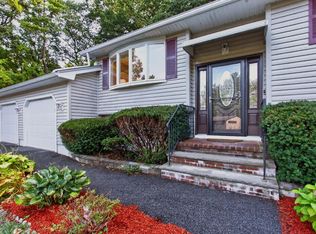 2 Blossom Dr, Billerica, MA 01821