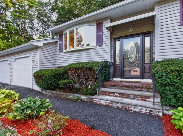 2 Blossom Dr, Billerica, MA 01821