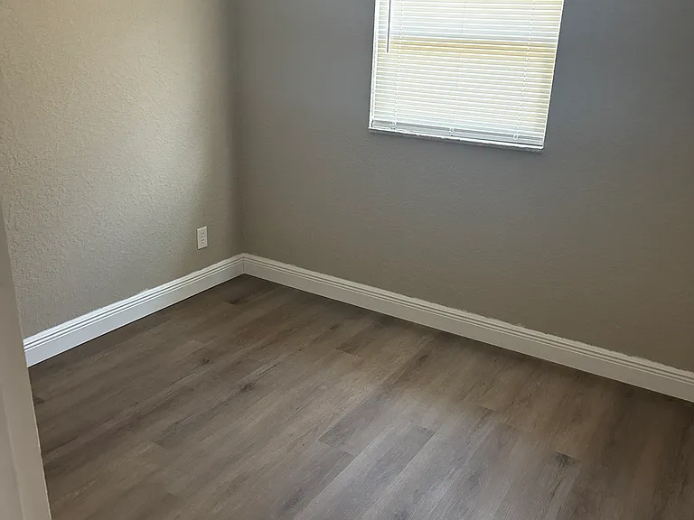610 Plum Ln — Photo 8