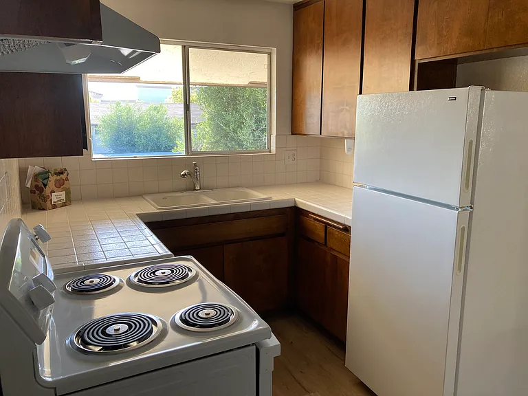 1052 Vale Terrace Dr — Photo 1